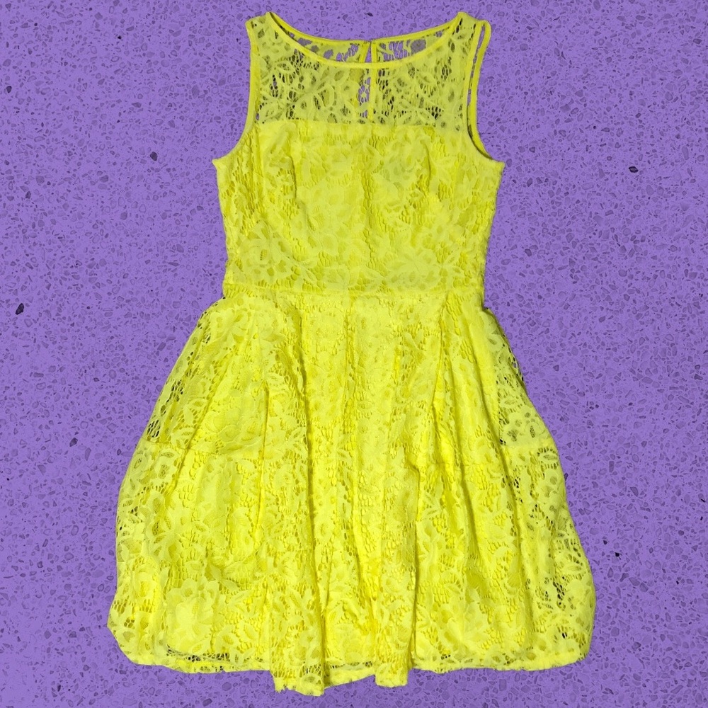 🏷️ Roz & Ali Floral Lace Dress 💛